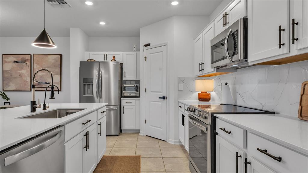 569 Reggie Road Winter Haven, FL 33859 - Photo 6 of 59