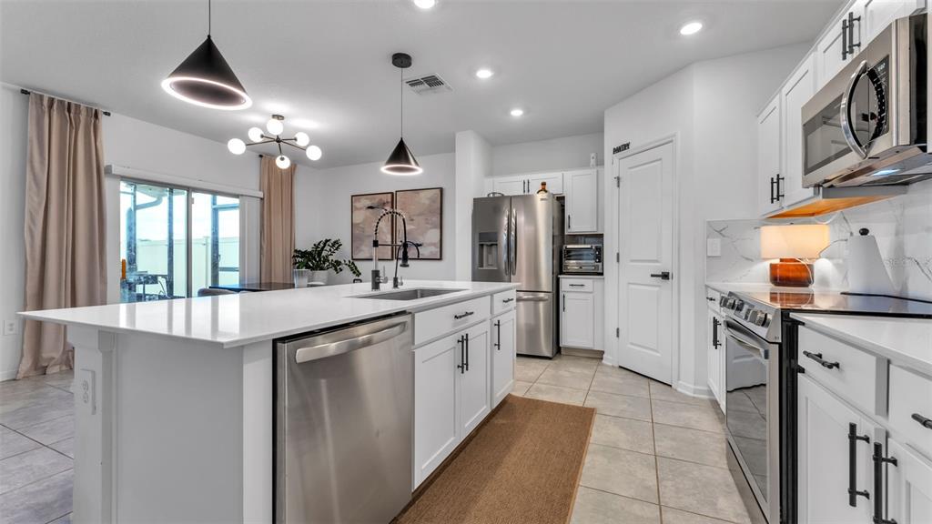 569 Reggie Road Winter Haven, FL 33859 - Photo 7 of 59