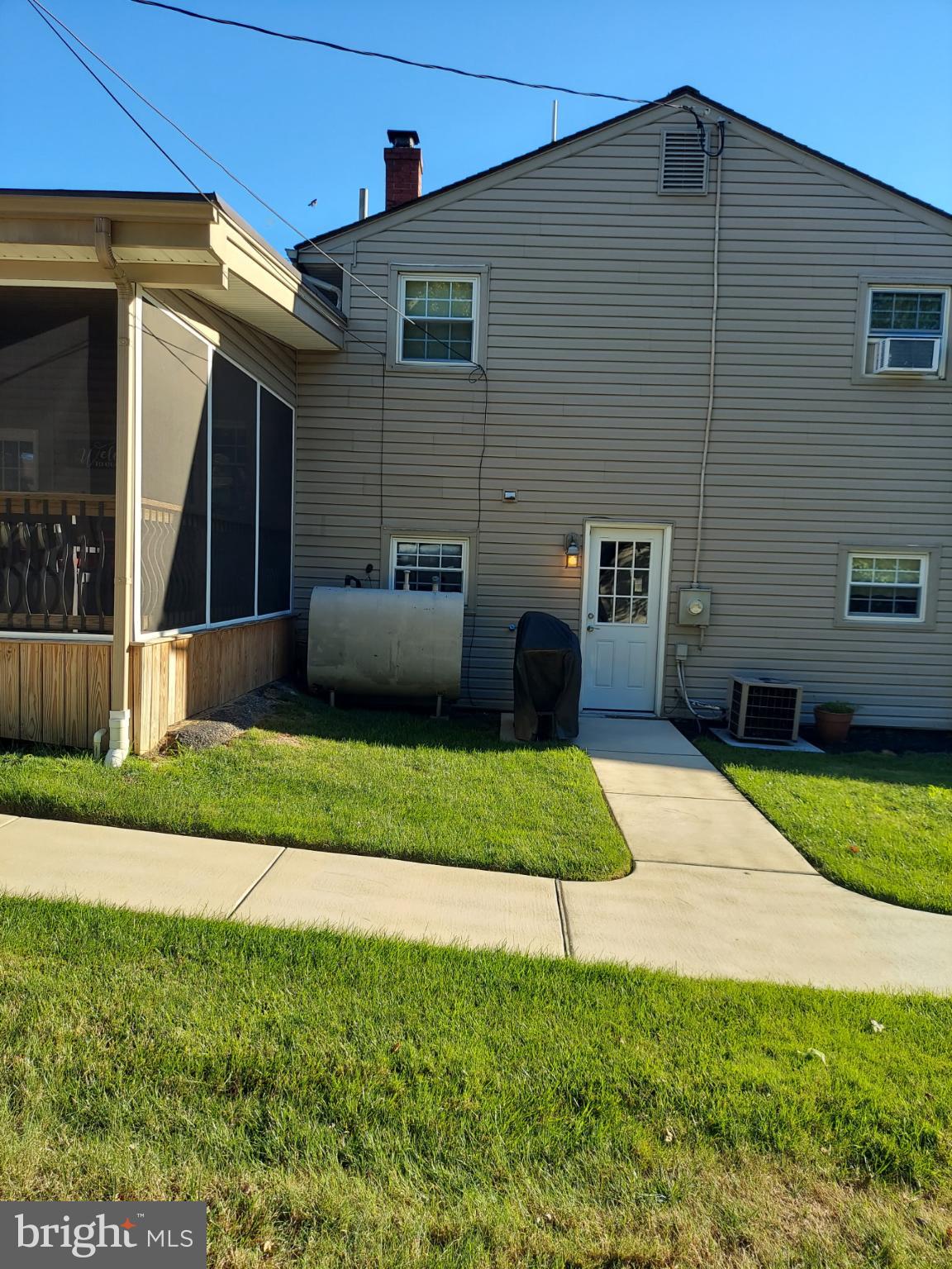 715 Darley Road Claymont, DE 19703 - Photo 31 of 43 Beautifully manicured backyard
