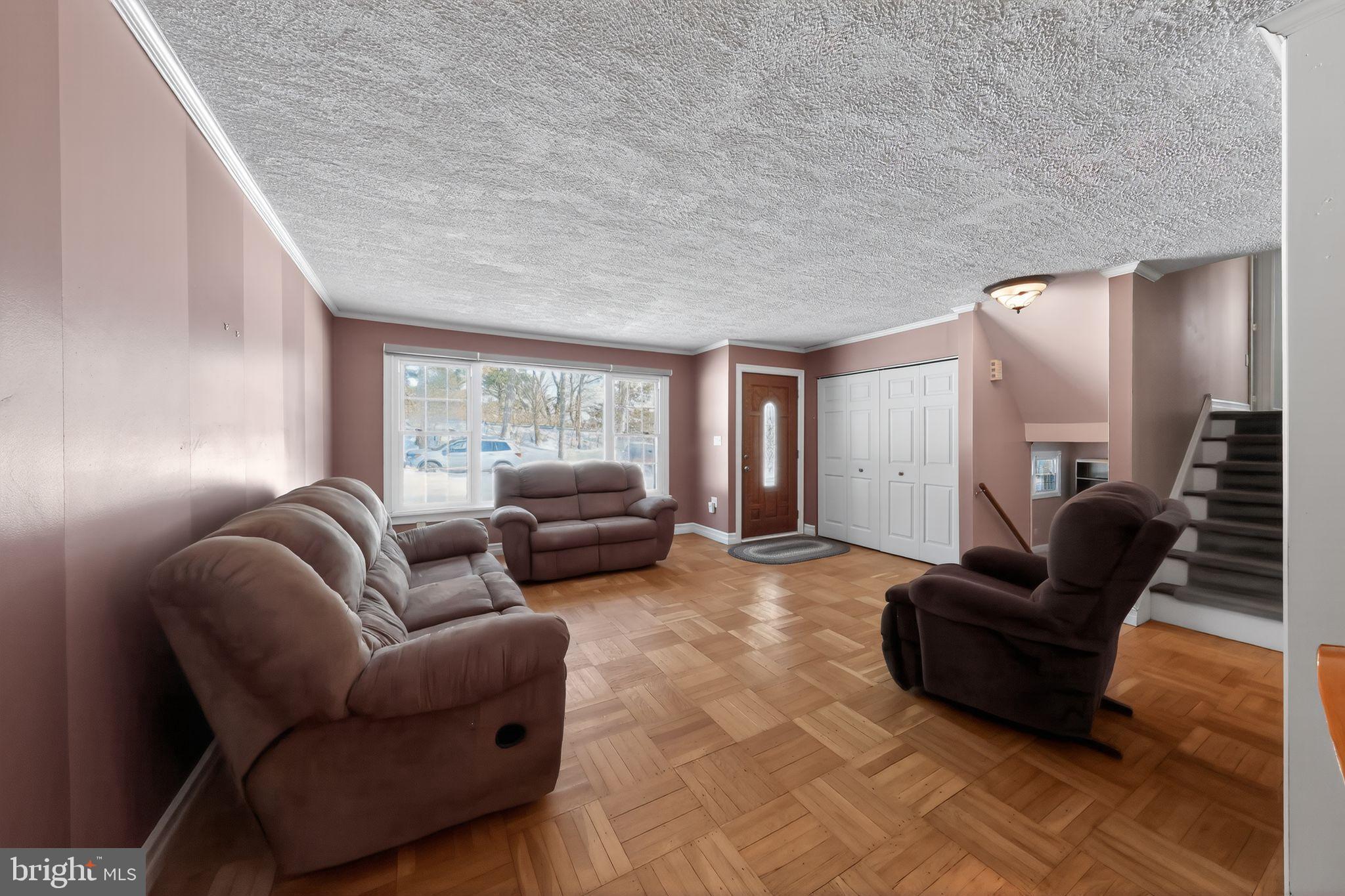 715 Darley Road Claymont, DE 19703 - Photo 8 of 43 Spacious living area with inviting light.