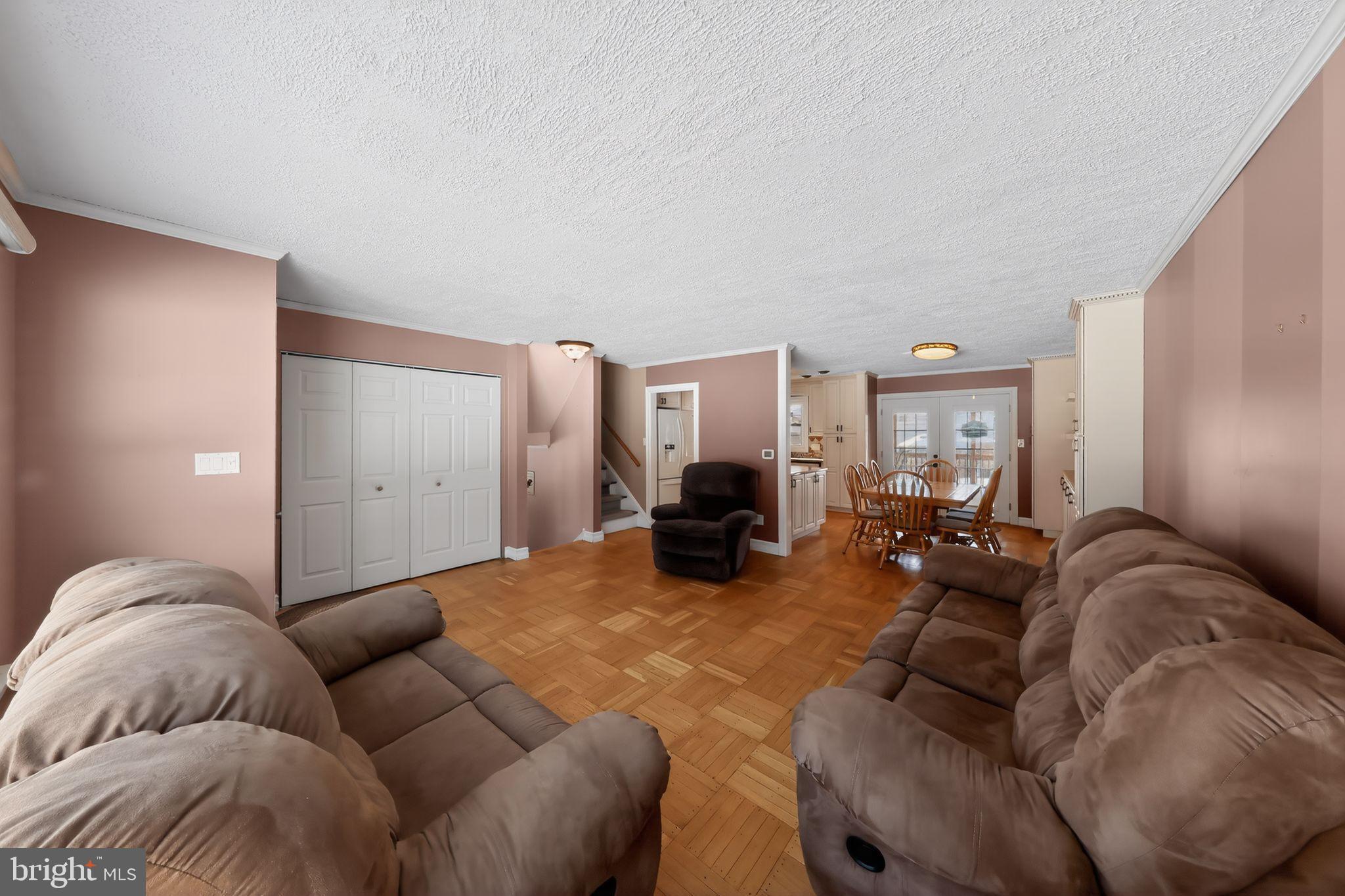 715 Darley Road Claymont, DE 19703 - Photo 9 of 43 Inviting living area with warm tones.