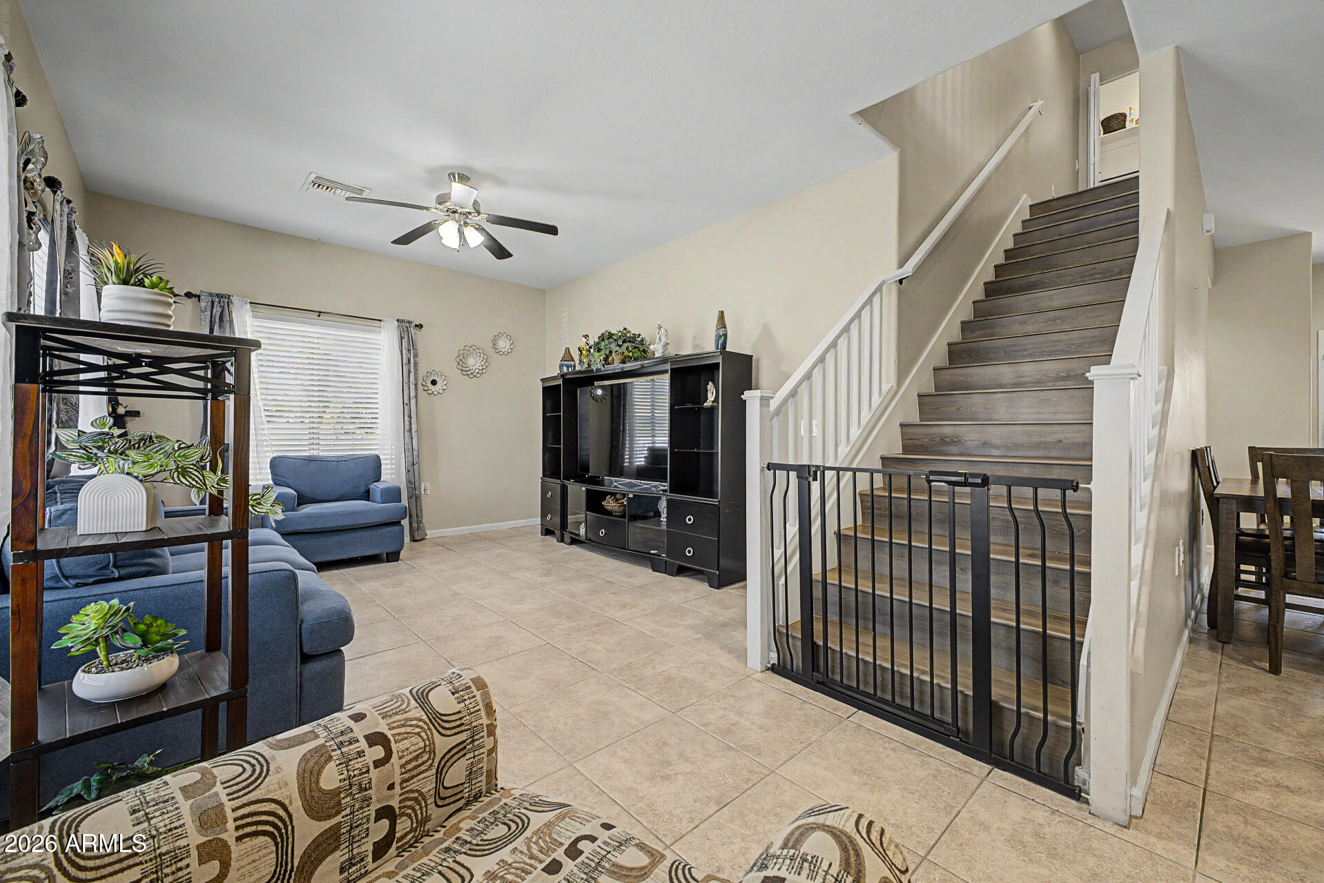 8225 South 5th Lane Phoenix, AZ 85041 - Photo 4 of 33 04-5th