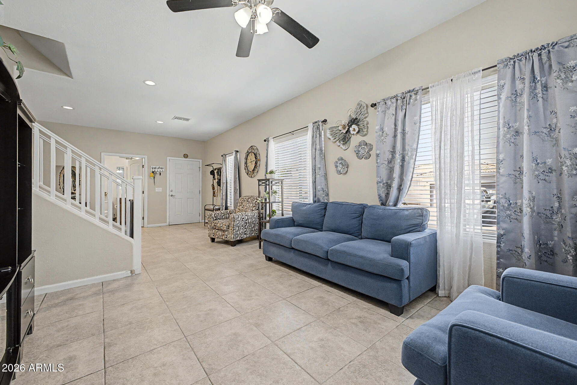 8225 South 5th Lane Phoenix, AZ 85041 - Photo 6 of 33 06-5th