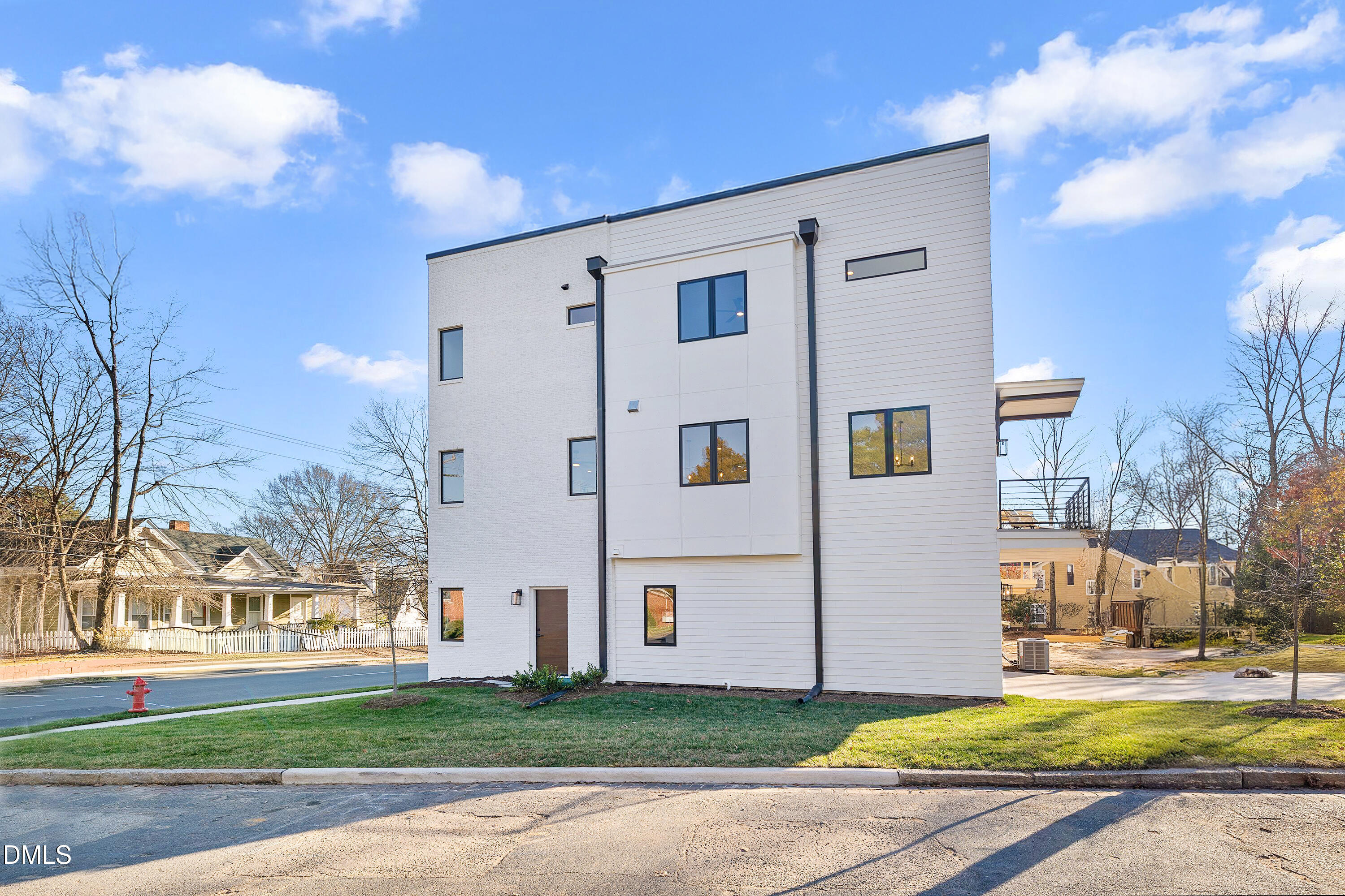 813 North Roxboro Street Durham, NC 27701 - Photo 5 of 79 04-813 N Roxboro_6987 EDITED