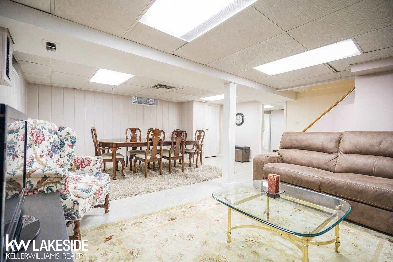 1833 Hampton Road Grosse Pointe, MI 48236 - Photo 37 of 45