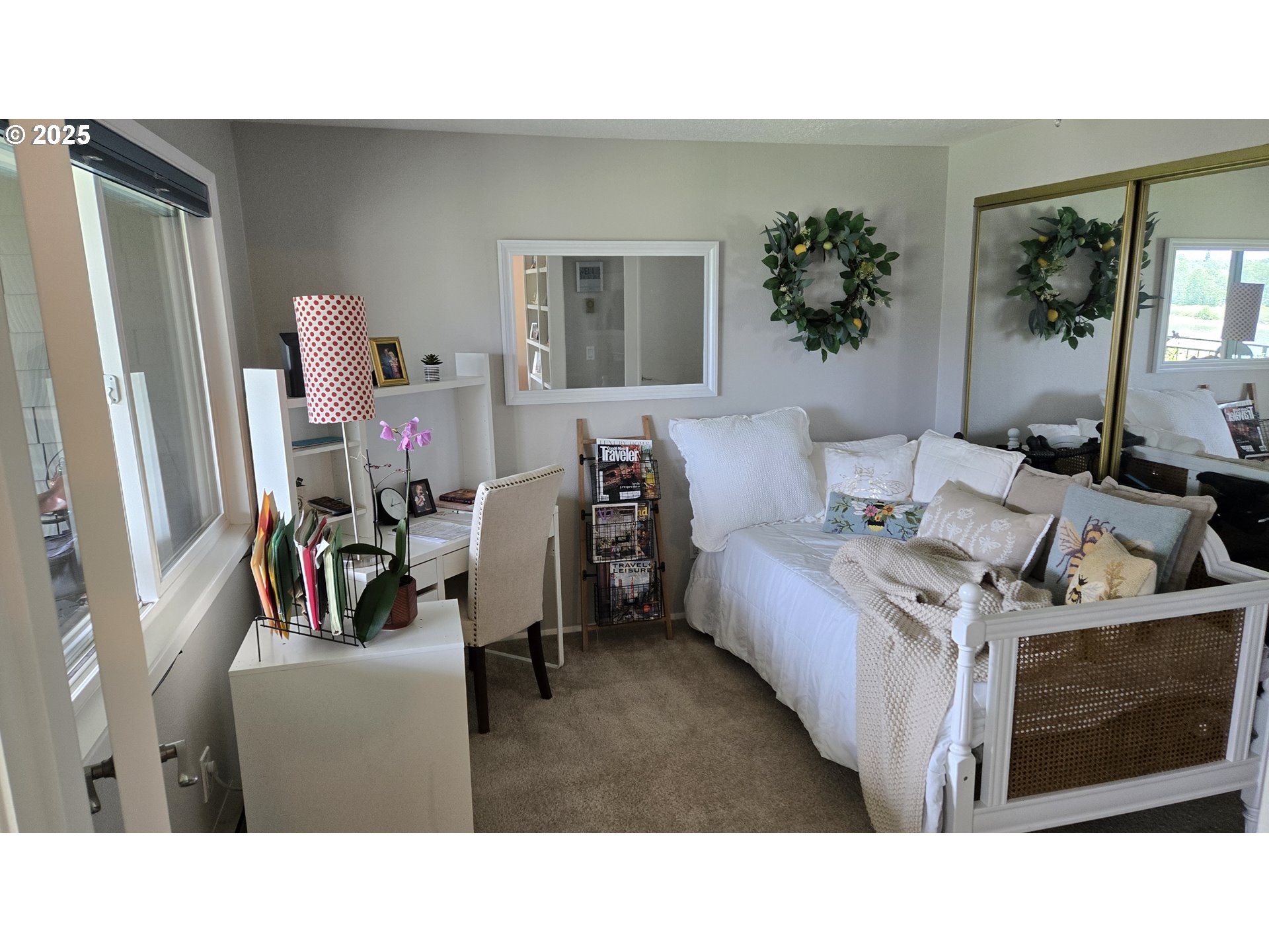 5624 South Riverside Lane, Unit 8 Portland, OR 97239 - Photo 3 of 11