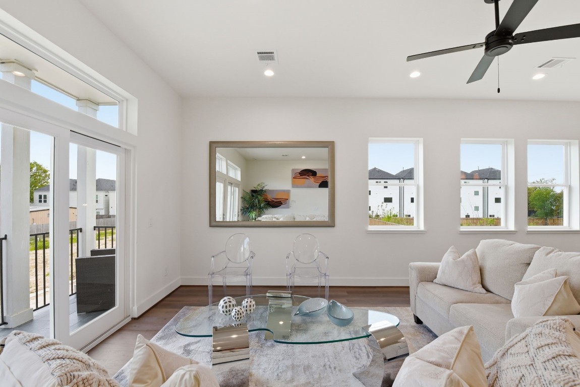 7708 Earl Rudder Way Houston, TX 77055 - Photo 11 of 45