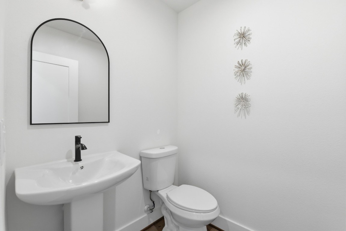 7708 Earl Rudder Way Houston, TX 77055 - Photo 21 of 45