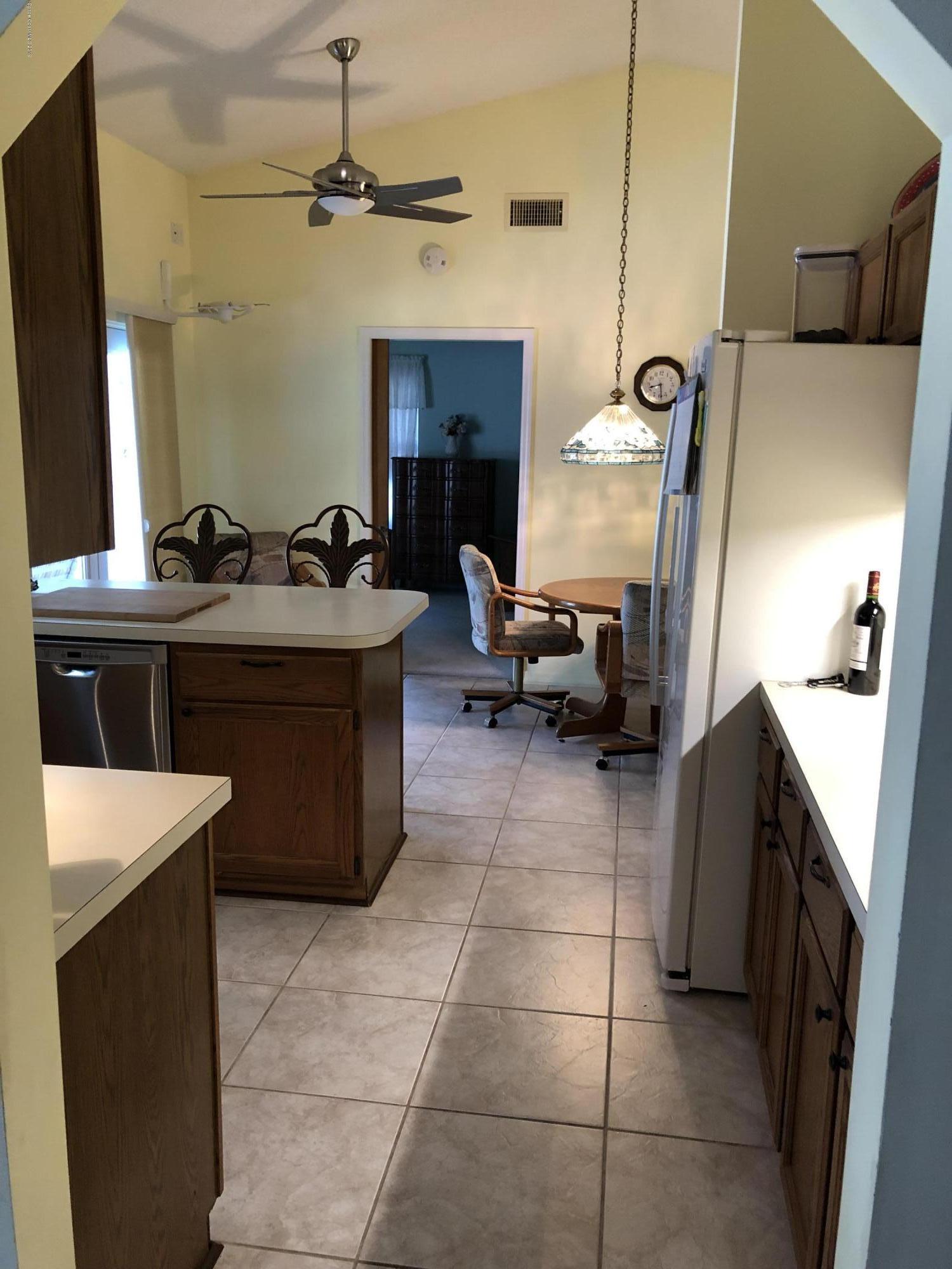 492 Rheine Road Northwest Palm Bay, FL 32907 - Photo 4 of 12 Kitchen