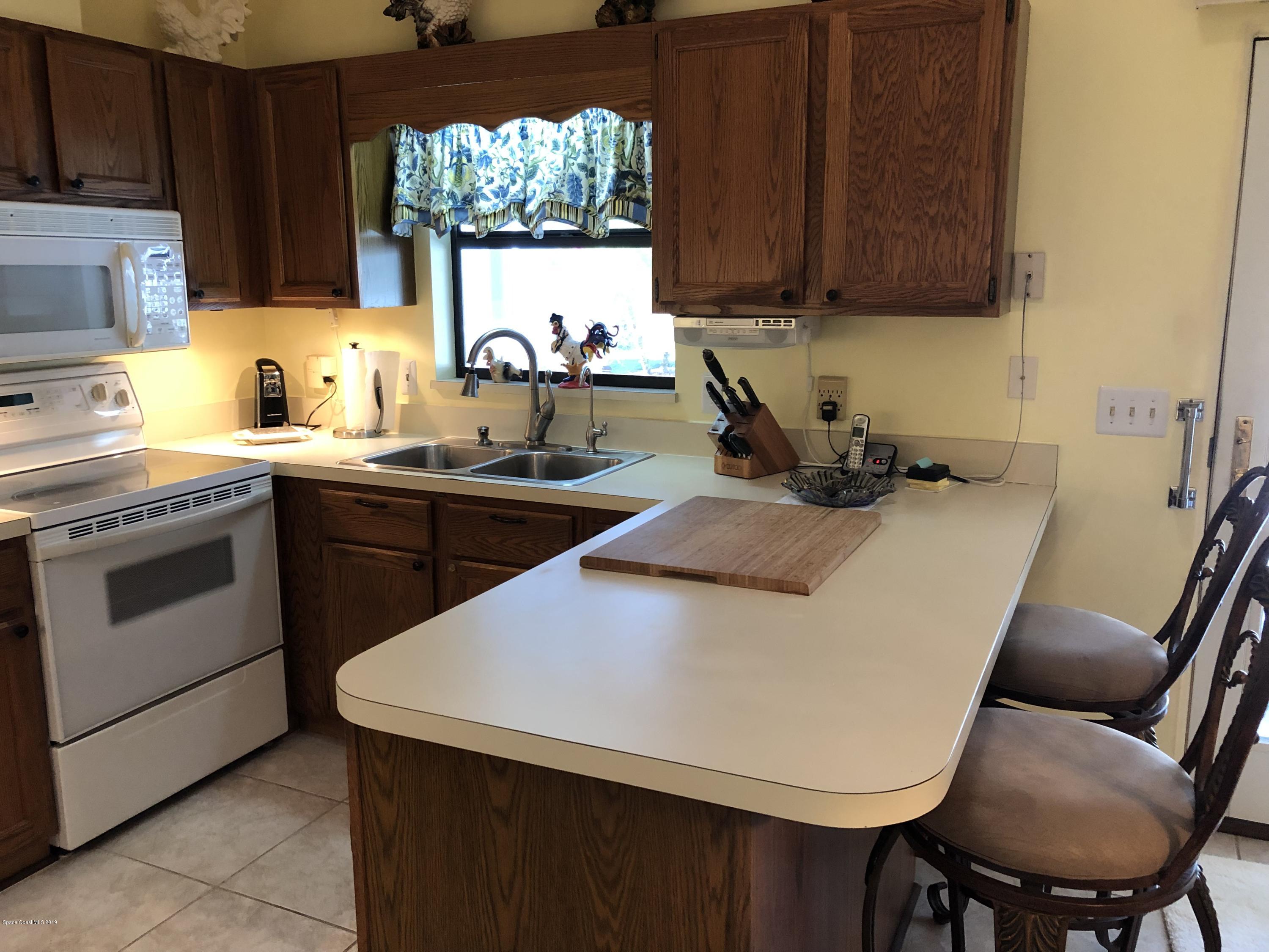 492 Rheine Road Northwest Palm Bay, FL 32907 - Photo 5 of 12 Kitchen