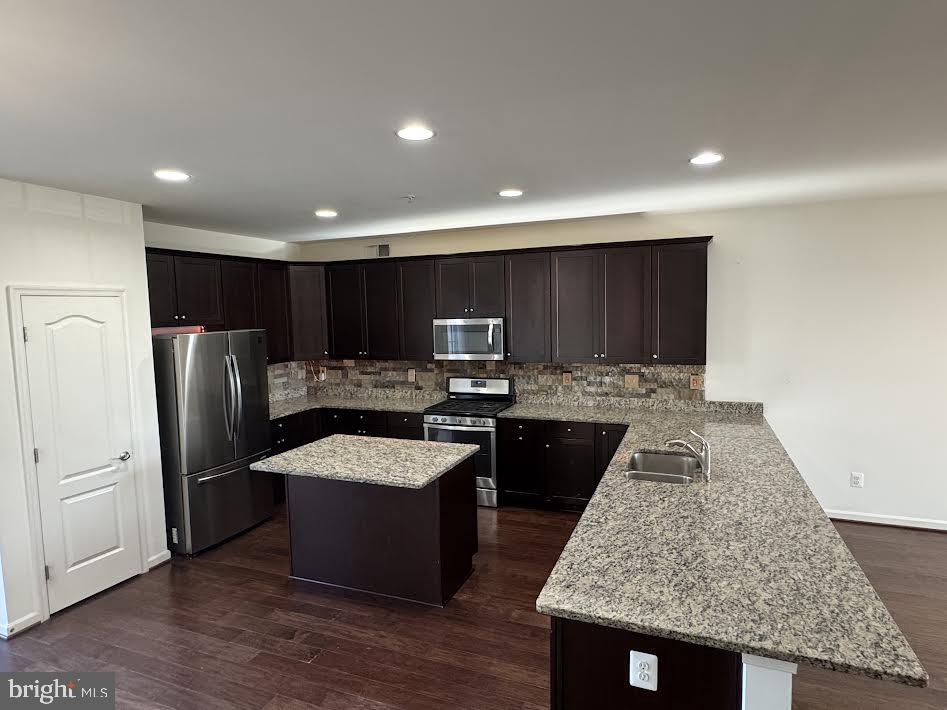 7806 Taggart Court Elkridge, MD 21075 - Photo 11 of 21 a kitchen with stainless steel appliances granite countertop sink stove refrigerator and cabinets