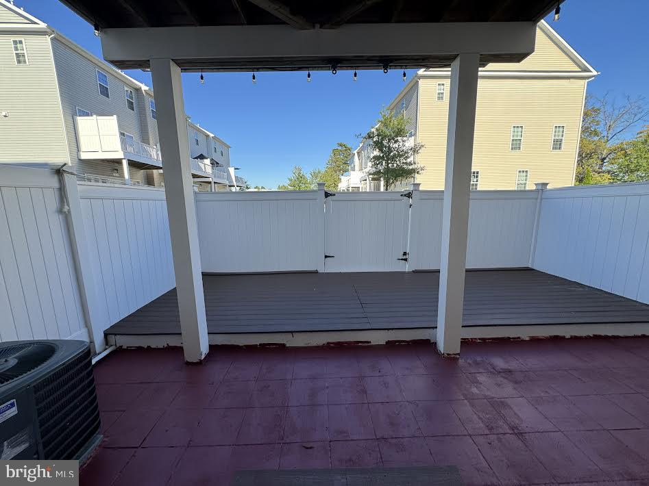 7806 Taggart Court Elkridge, MD 21075 - Photo 5 of 21 a view of an entryway