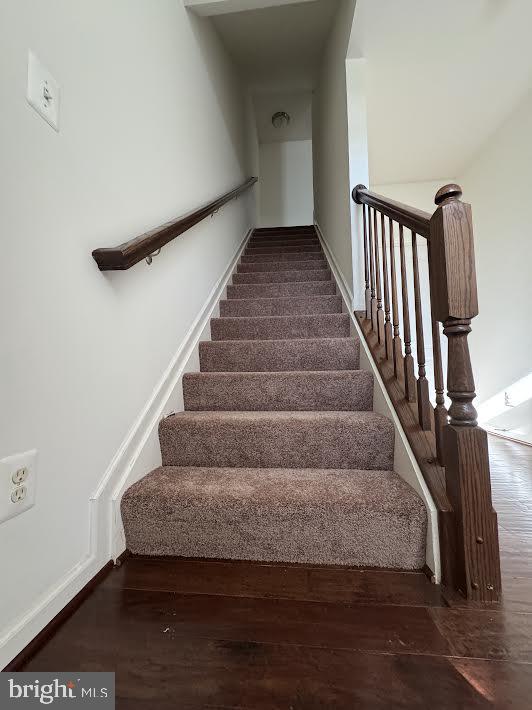 7806 Taggart Court Elkridge, MD 21075 - Photo 8 of 21 a view of entryway