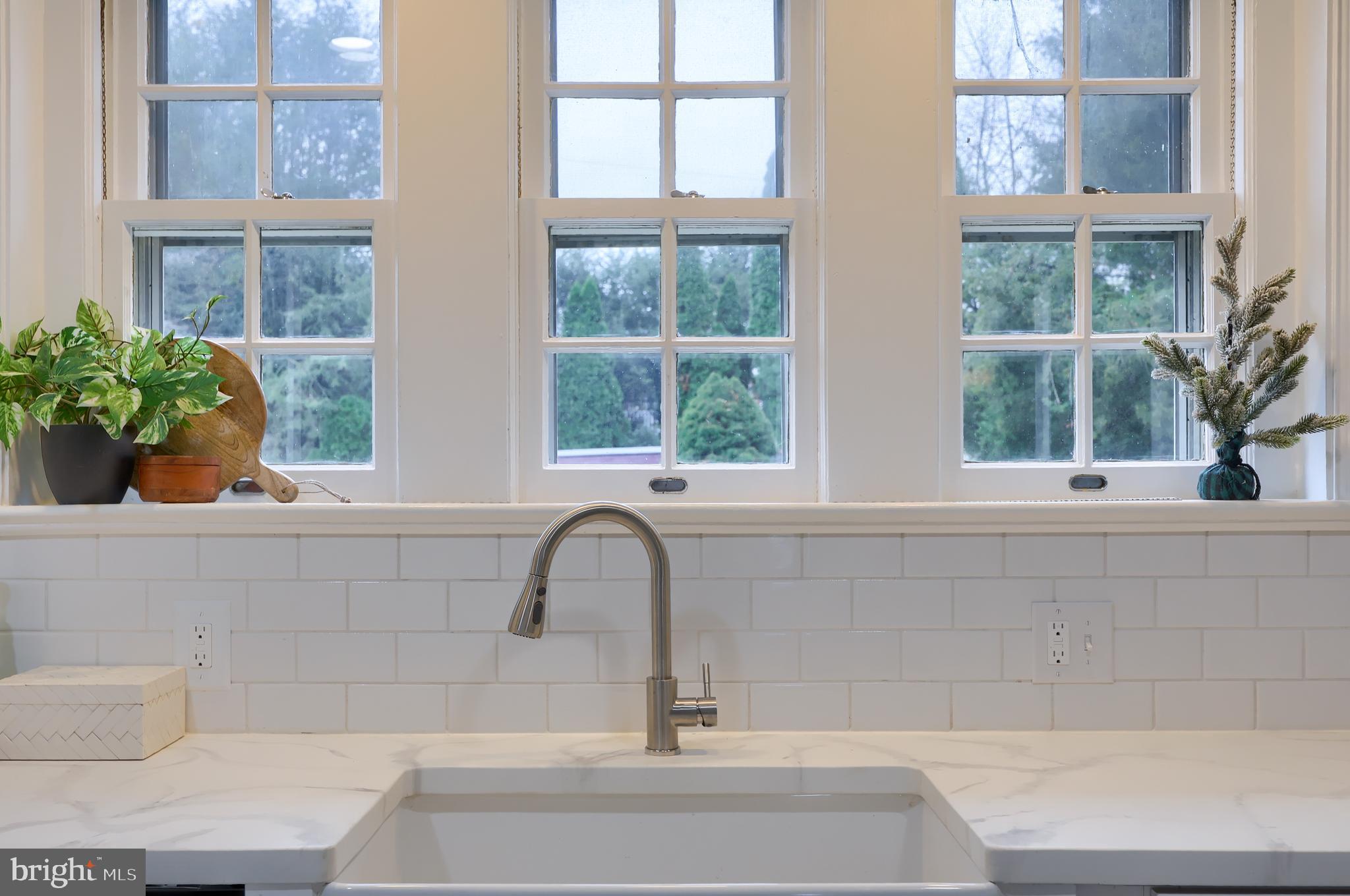 568 Chestnut Street Columbia, PA 17512 - Photo 17 of 68 a white bath tub sitting next to a window