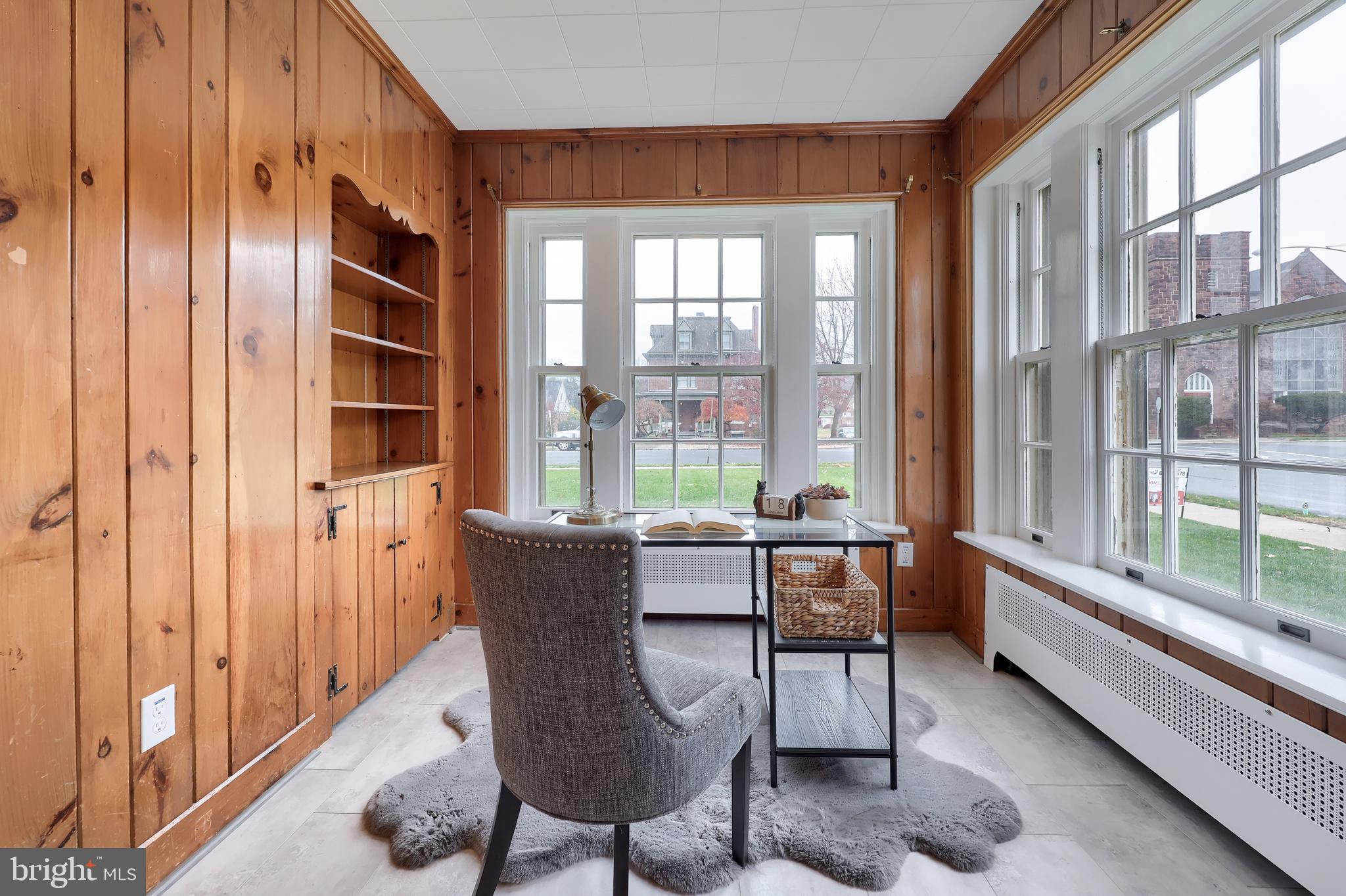 568 Chestnut Street Columbia, PA 17512 - Photo 27 of 68 a dining room with furniture and a floor to ceiling window