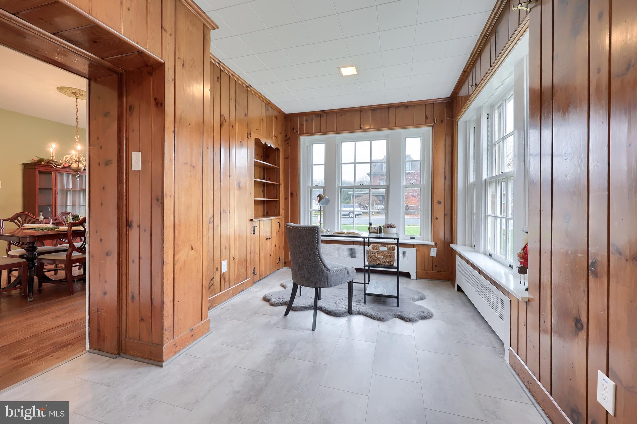 568 Chestnut Street Columbia, PA 17512 - Photo 28 of 68 a view of a livingroom with furniture window and outside view