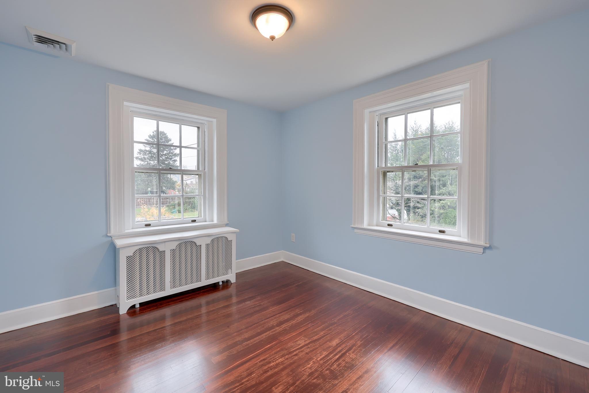 568 Chestnut Street Columbia, PA 17512 - Photo 40 of 68 a view of an empty room with wooden floor and a window
