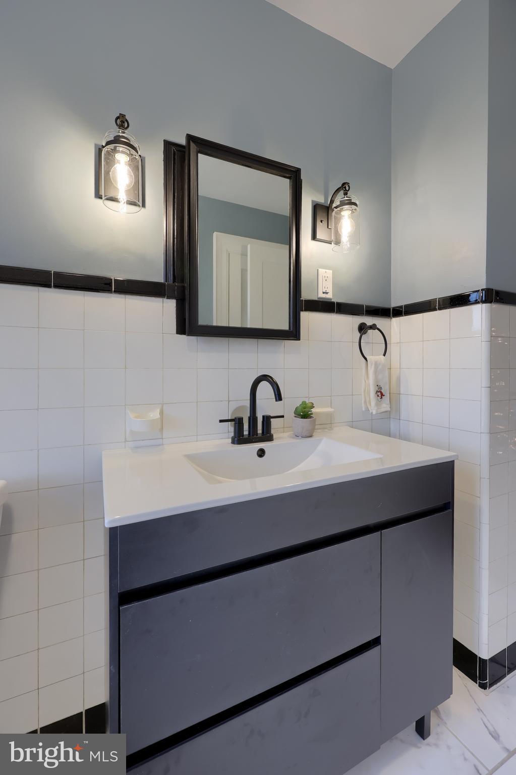 568 Chestnut Street Columbia, PA 17512 - Photo 43 of 68 a bathroom with a sink and a mirror