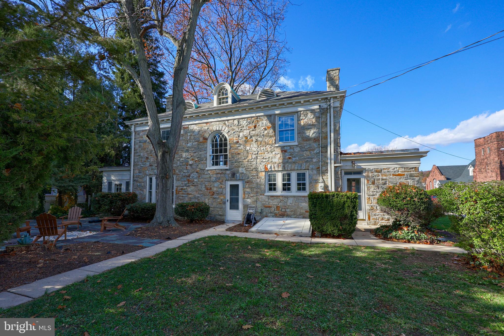 568 Chestnut Street Columbia, PA 17512 - Photo 61 of 68 a view of a house with a yard
