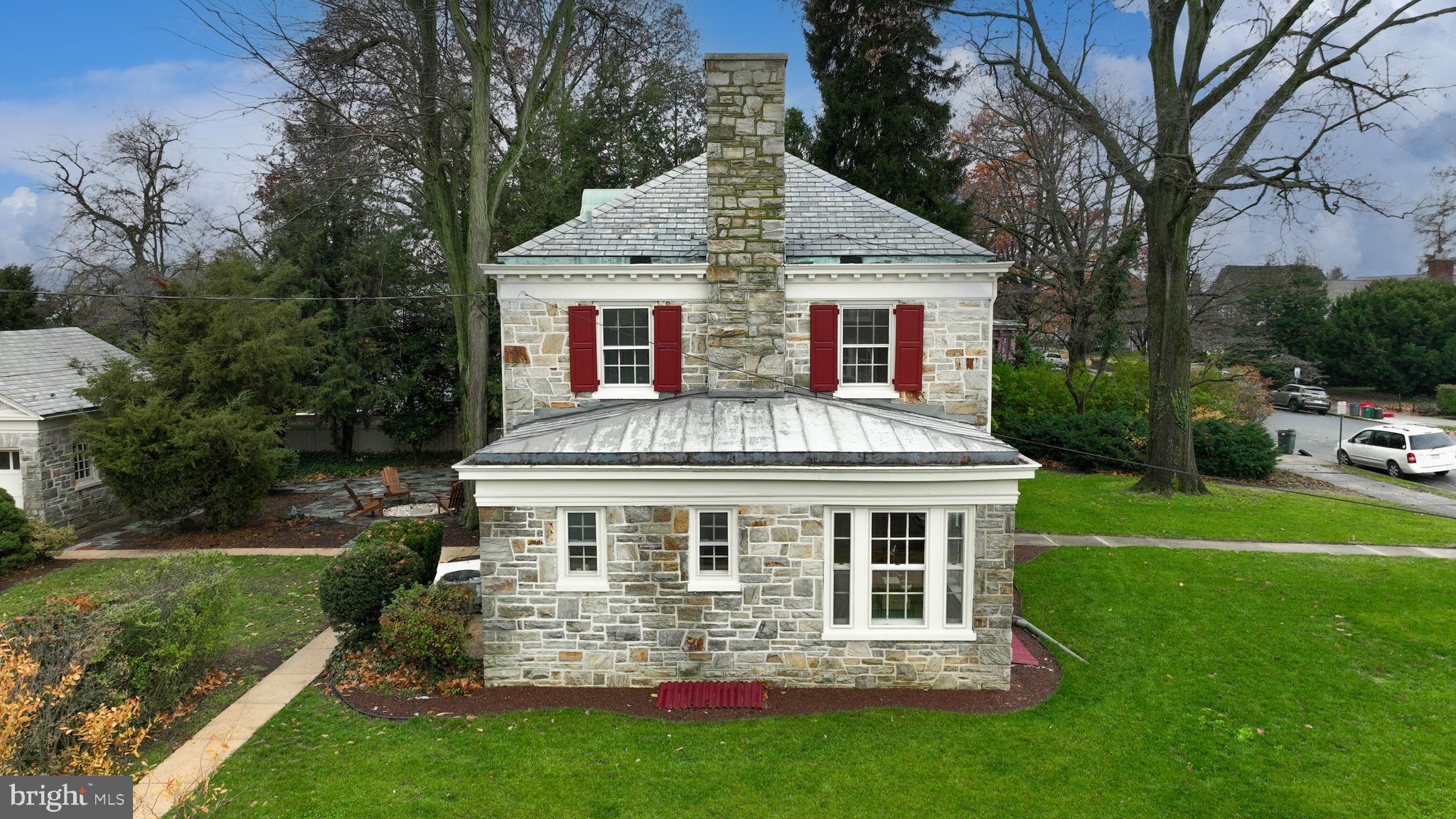 568 Chestnut Street Columbia, PA 17512 - Photo 63 of 68 a front view of a house with a yard