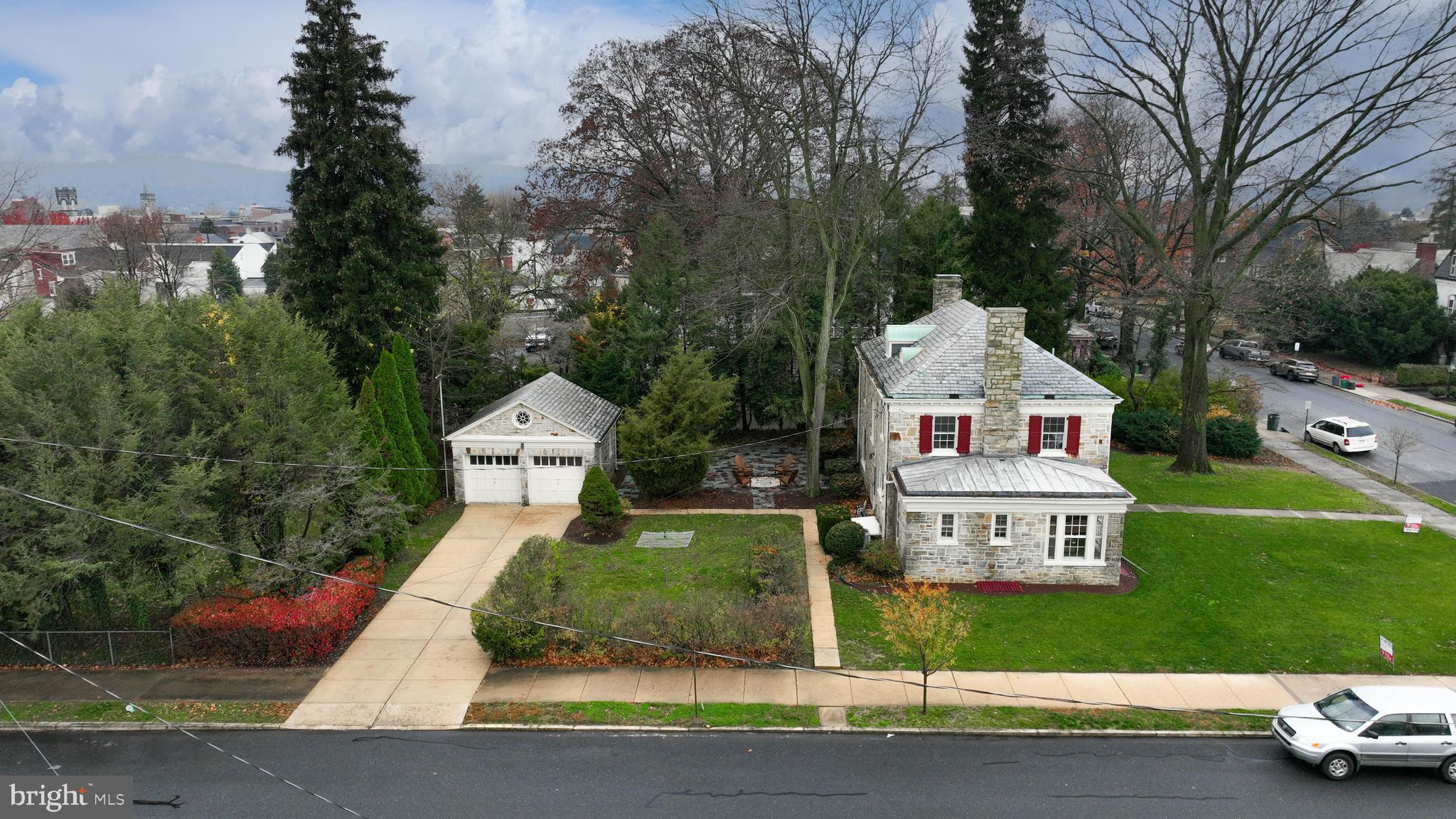 568 Chestnut Street Columbia, PA 17512 - Photo 64 of 68 a front view of a house with garden