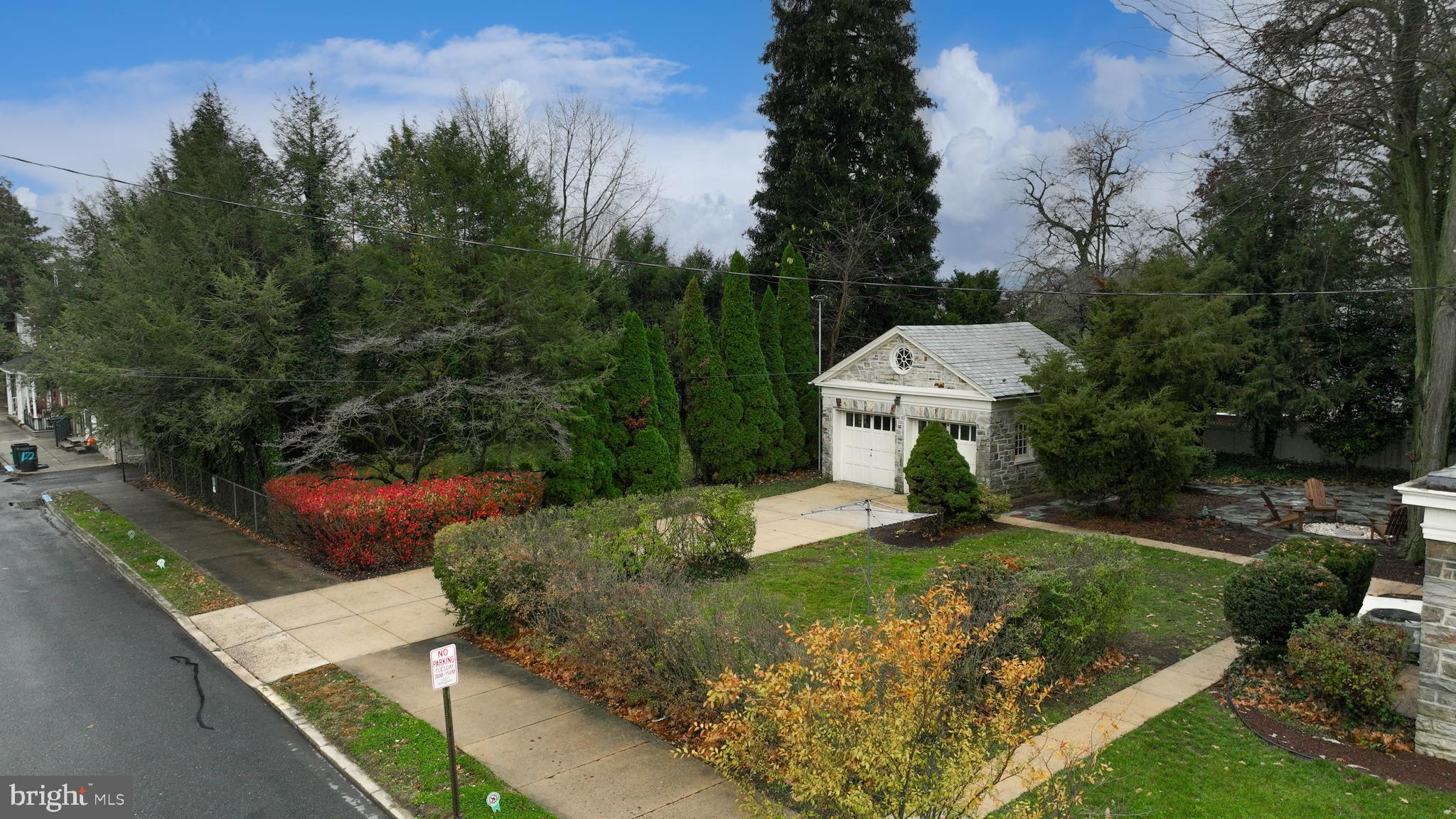 568 Chestnut Street Columbia, PA 17512 - Photo 65 of 68 a view of a garden with an houses