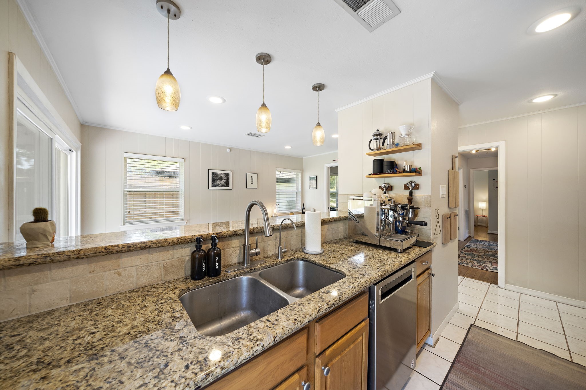 4306 Warm Springs Road Houston, TX 77035 - Photo 11 of 36