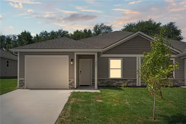 $359,900 | 3820 Northwest 93rd Street, Kansas City, MO 64154