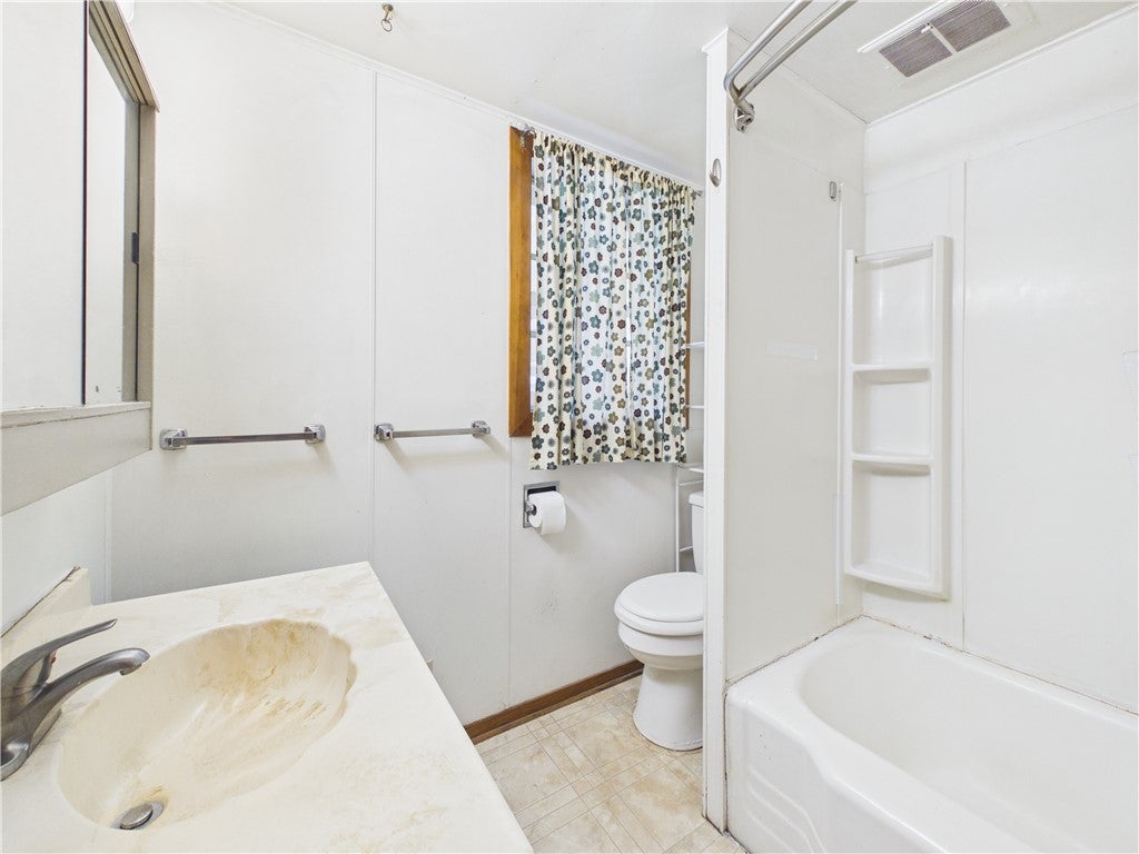 1121 Wilkin Road Danville, IL 61832 - Photo 5 of 13 Gallery Image 5