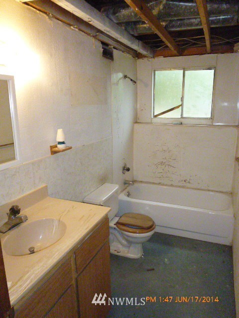 1618 194th Street Southeast Bothell, WA 98012 - Photo 15 of 20 a bathroom with a sink a toilet and bathtub