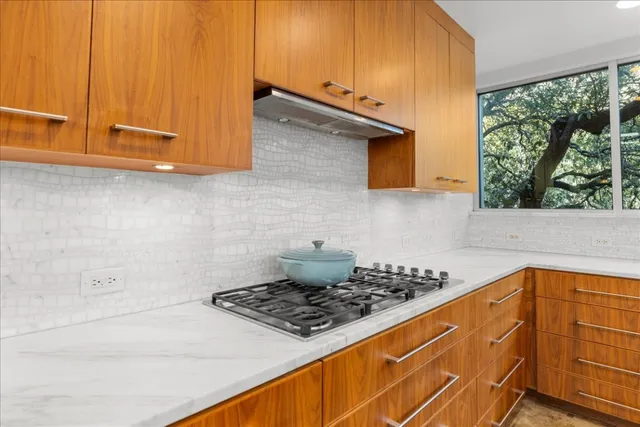 $955,000 | 2301 South 5th Street, Unit 6, Austin, TX 78704