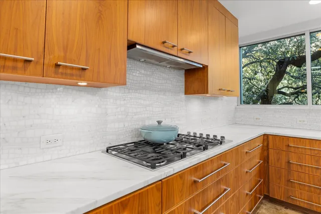 $955,000 | 2301 South 5th Street, Unit 6, Austin, TX 78704