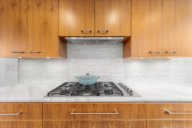 $955,000 | 2301 South 5th Street, Unit 6, Austin, TX 78704