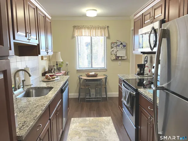 $2,300 | 167 Heritage Village, Unit E, Southbury, CT 06488