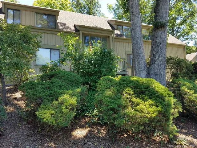 $2,300 | 167 Heritage Village, Unit E, Southbury, CT 06488