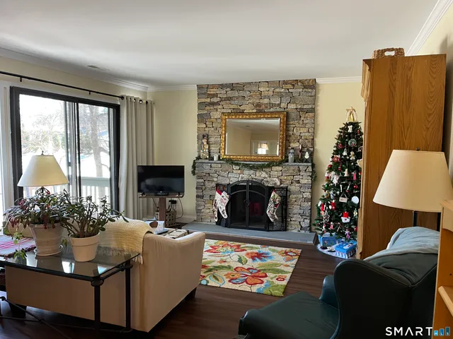 $2,300 | 167 Heritage Village, Unit E, Southbury, CT 06488