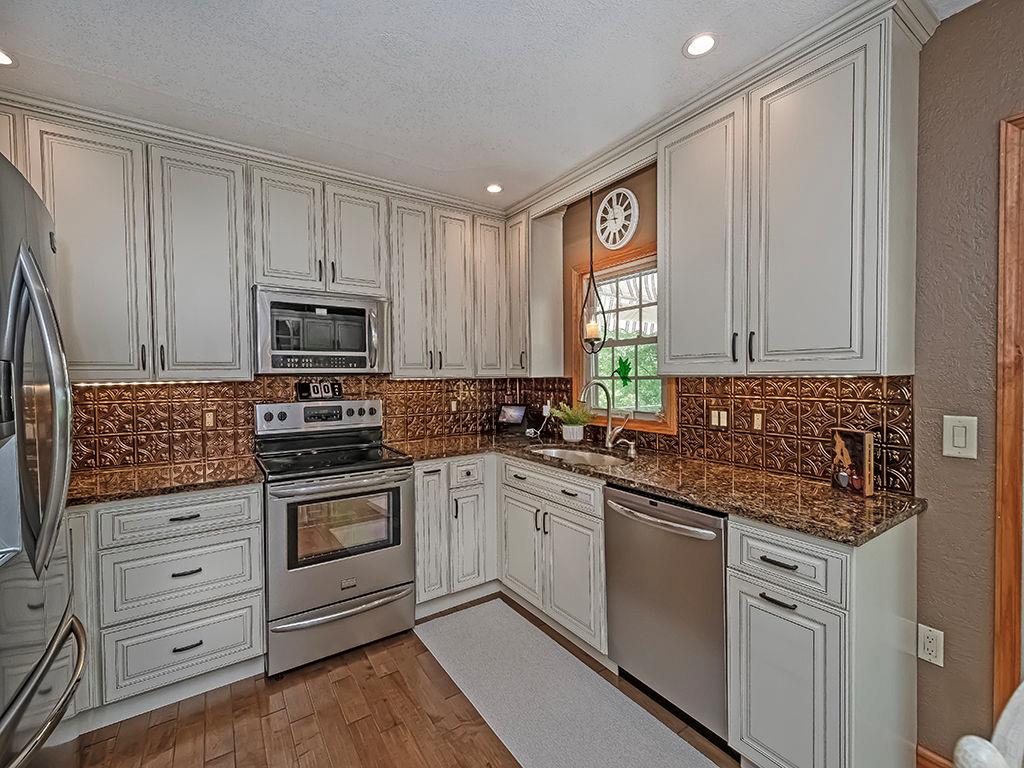 638 Knoll Lane Apollo, PA 15613 - Photo 6 of 30 a kitchen with appliances a sink and cabinets