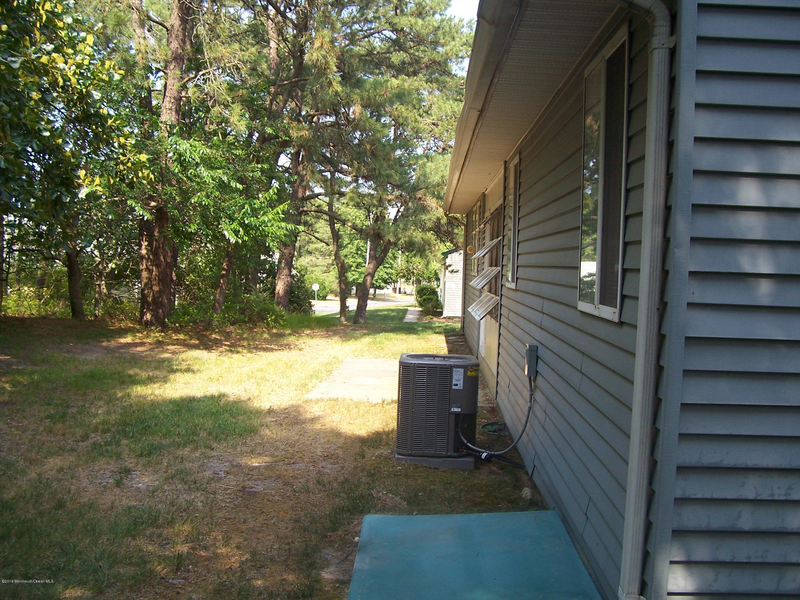 22 Stonybrook Road Whiting, NJ 08759 - Photo 5 of 22 100_7863