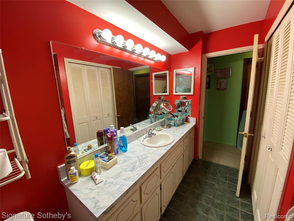 1641 Scott Lake Road Waterford, MI 48328 - Photo 10 of 20