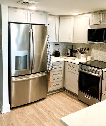 $2,550 | 14 Lockwood Drive, Unit 3B, Charleston, SC 29401