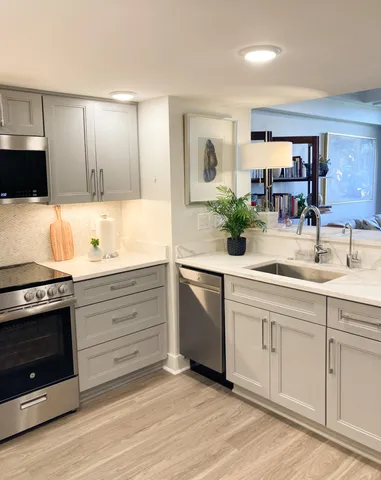 $2,550 | 14 Lockwood Drive, Unit 3B, Charleston, SC 29401