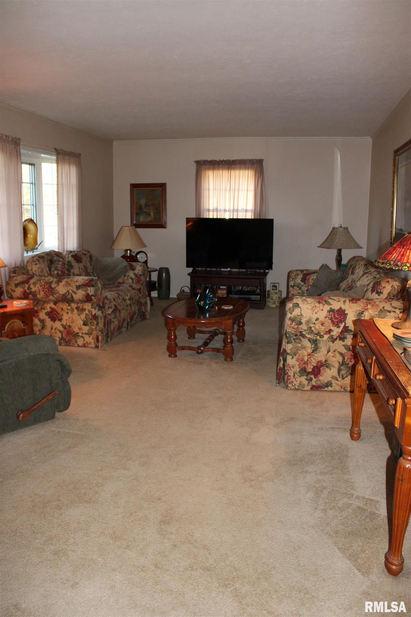 2926 Vigal Road Springfield, IL 62712 - Photo 3 of 26