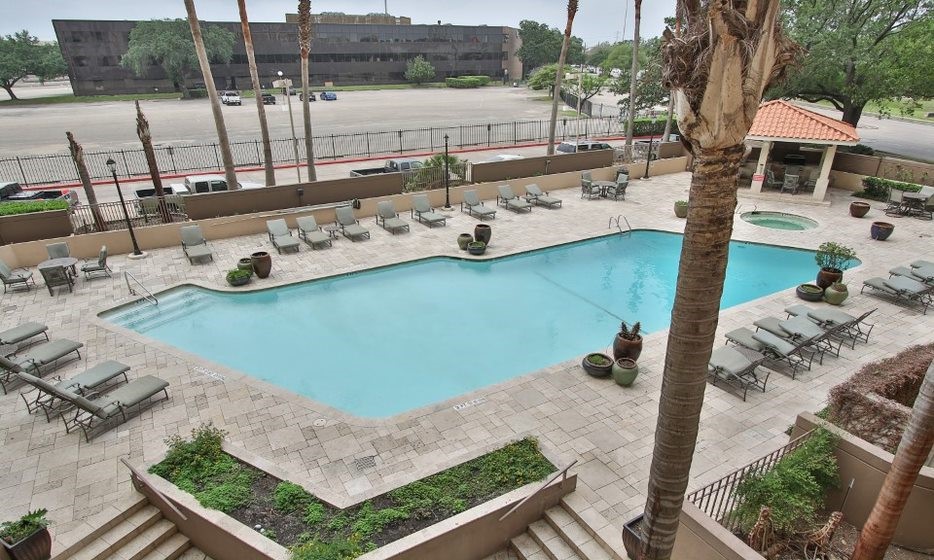 3525 Sage Road, Unit 318 Houston, TX 77056 - Photo 12 of 46 pool area