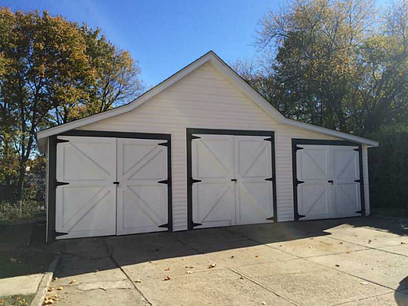 18 Crest Road North Smithfield, RI 02896 - Photo 17 of 18 Parking Lot/Garage.