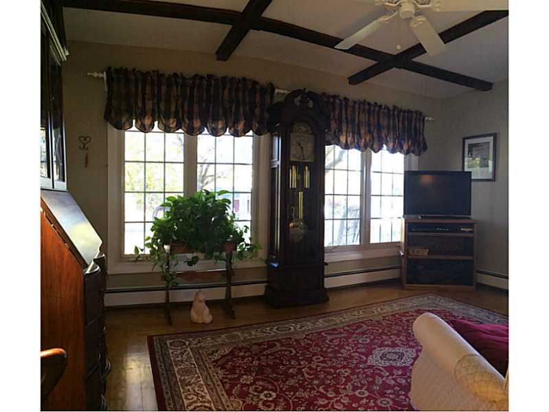 18 Crest Road North Smithfield, RI 02896 - Photo 3 of 18 Living Room.