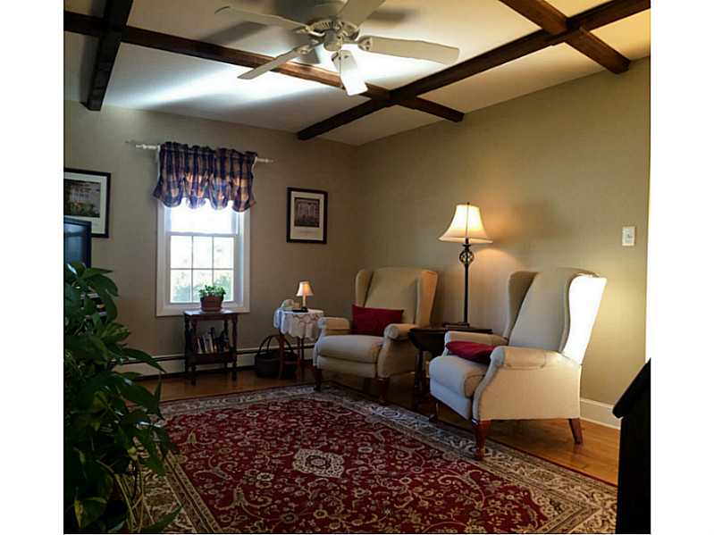 18 Crest Road North Smithfield, RI 02896 - Photo 4 of 18 Living Room.