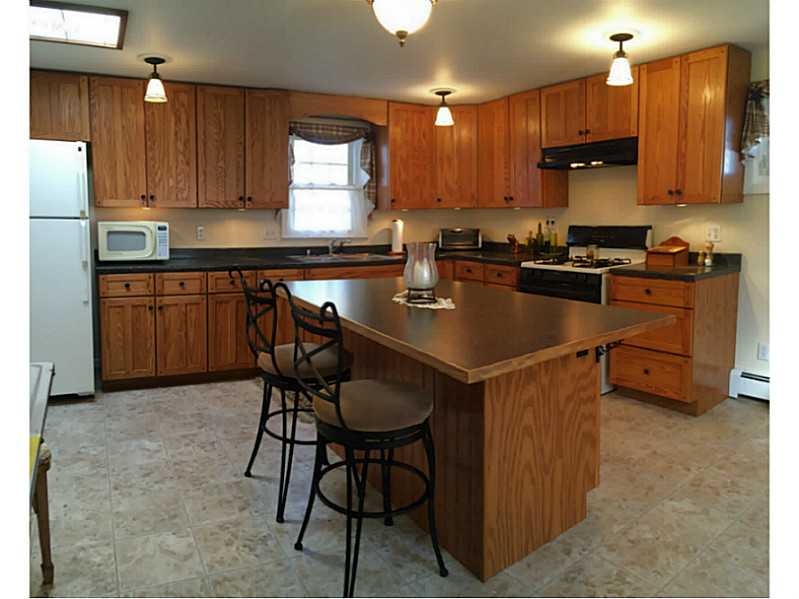 18 Crest Road North Smithfield, RI 02896 - Photo 6 of 18 Kitchen.