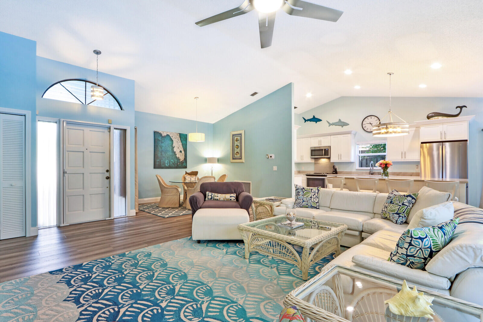 905 Sandy Oaks Drive Jupiter, FL 33477 - Photo 6 of 51 a living room with furniture
