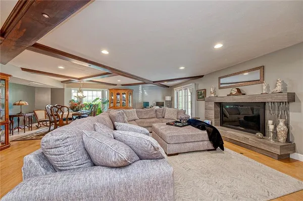 $315,800 | 136 Glenwood Drive, Monroeville, PA 15146