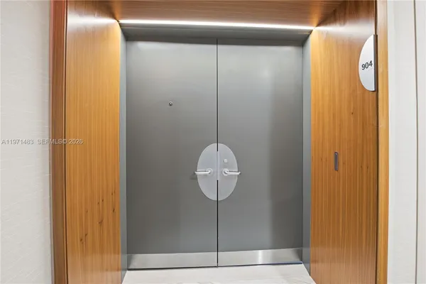 a front view of a mirror
